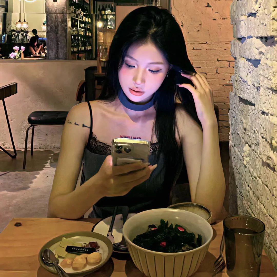 不装了我的身份曝光了